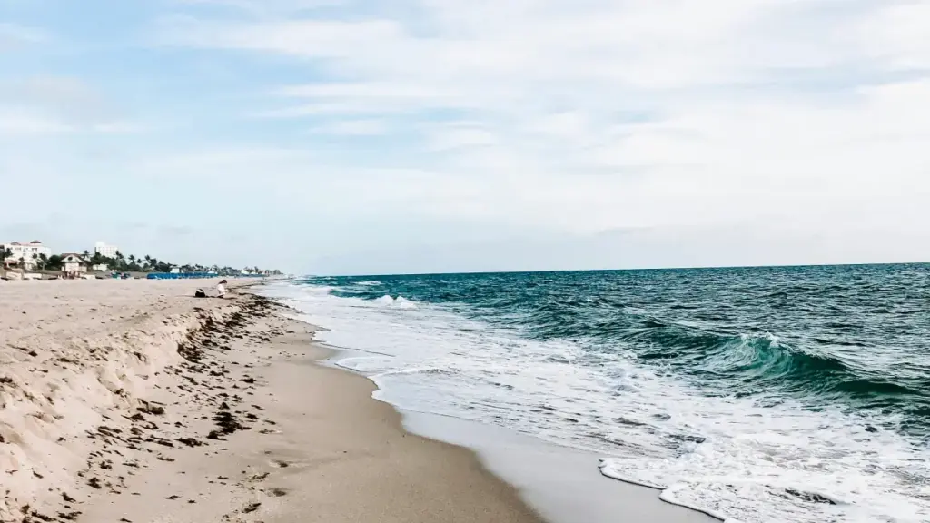 Telegram orqali Rossiya brendlariga qanday murojaat qilib, flat-fee (bir martalik to'lov) shartnoma olish — amaliy taktika, narx ko'rsatkichlari va muzokara skriptlari.