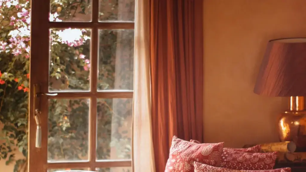 O‘zbekistonli kreatorlar uchun Facebook orqali Malta brendlari bilan bogʻlanib, garderob haul videolarini ulashishning amaliy, lokal usullari va kampaniya misollari.