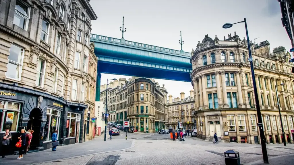 Braziliya YouTube ijodkorlarini tez topish, tekshirish va influencer tarmog‘ingizga qo‘shish bo‘yicha amaliy yo‘l xaritasi.